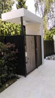 Vila Zelenjak, ulazna vrata s nadstrešnicom