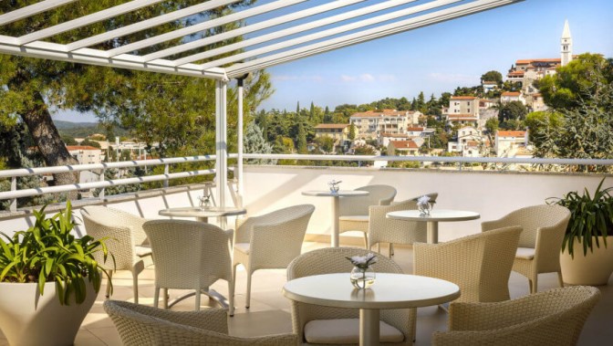 Hotel Pineta, terasa, foto 2, izvor: Hotel Pineta- Maistra